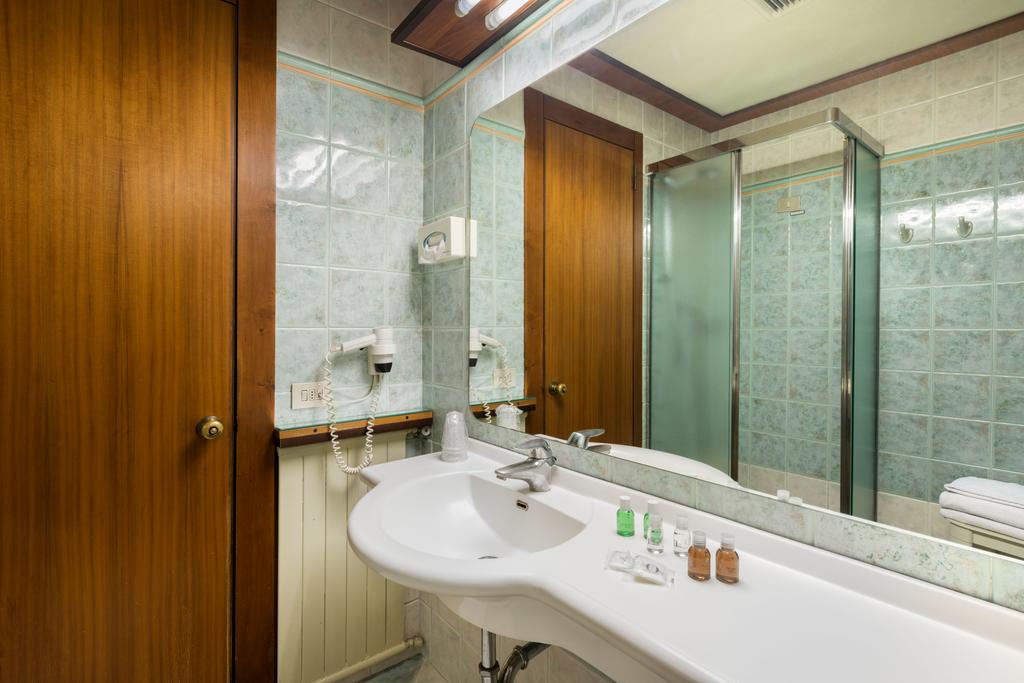 GRAND HOTEL ELITE 46/50