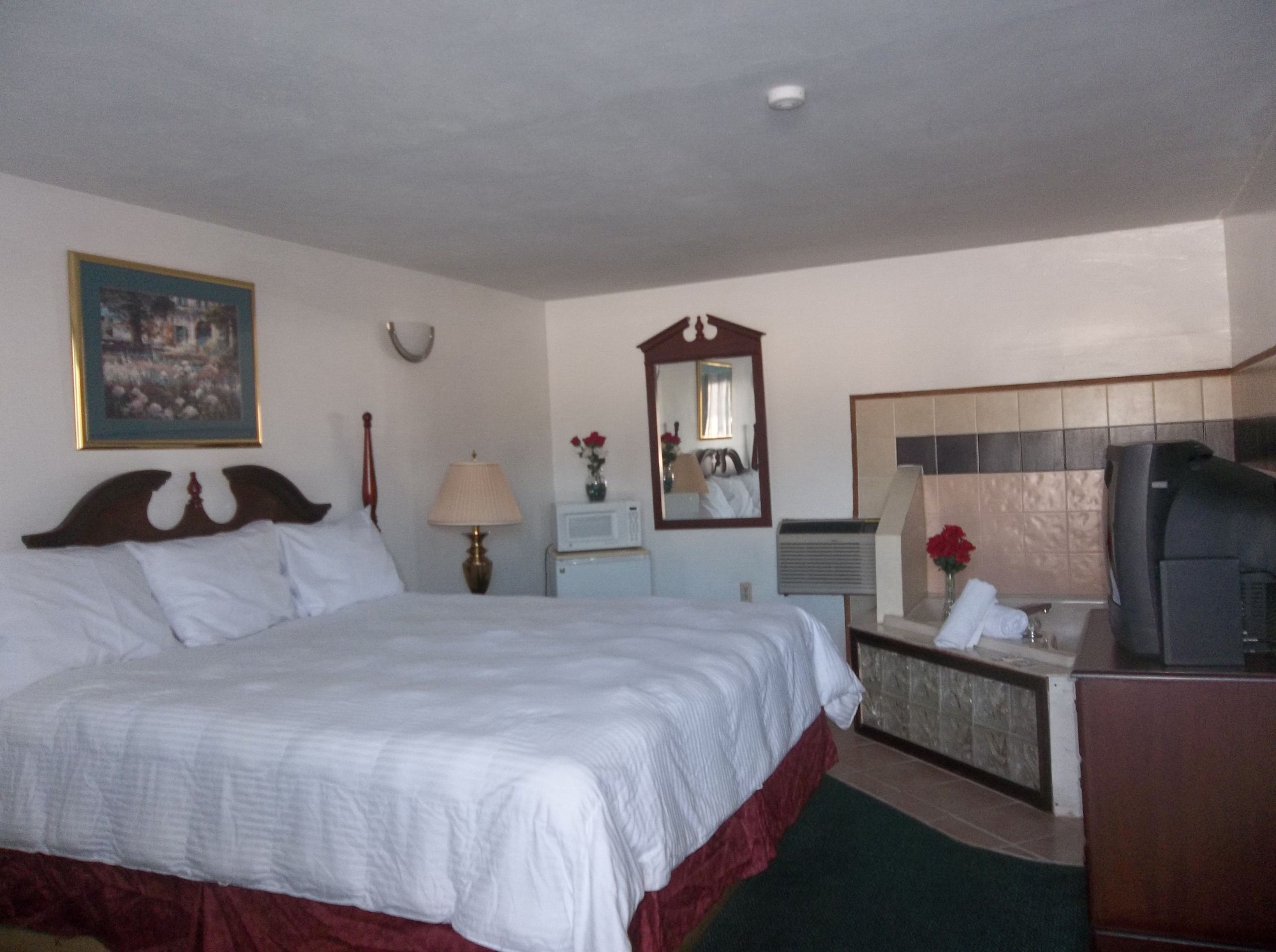 ROOM, KING BED, JETTED TUB