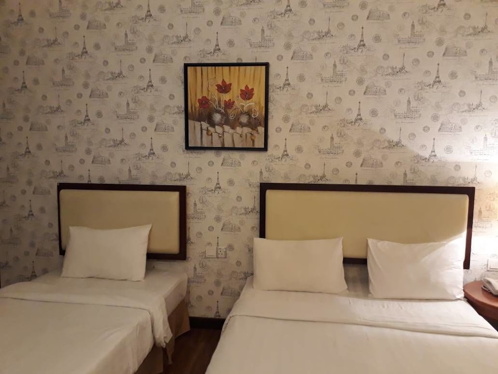 The Tres Hotel 26/67