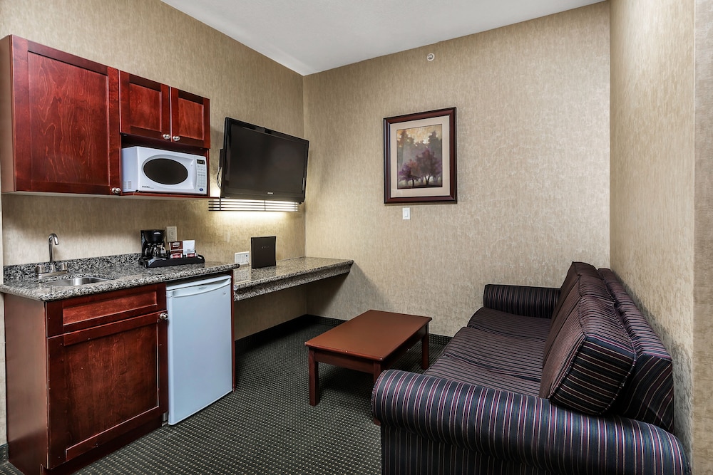 Redwood Inn Suites Grande Prairie 22/61