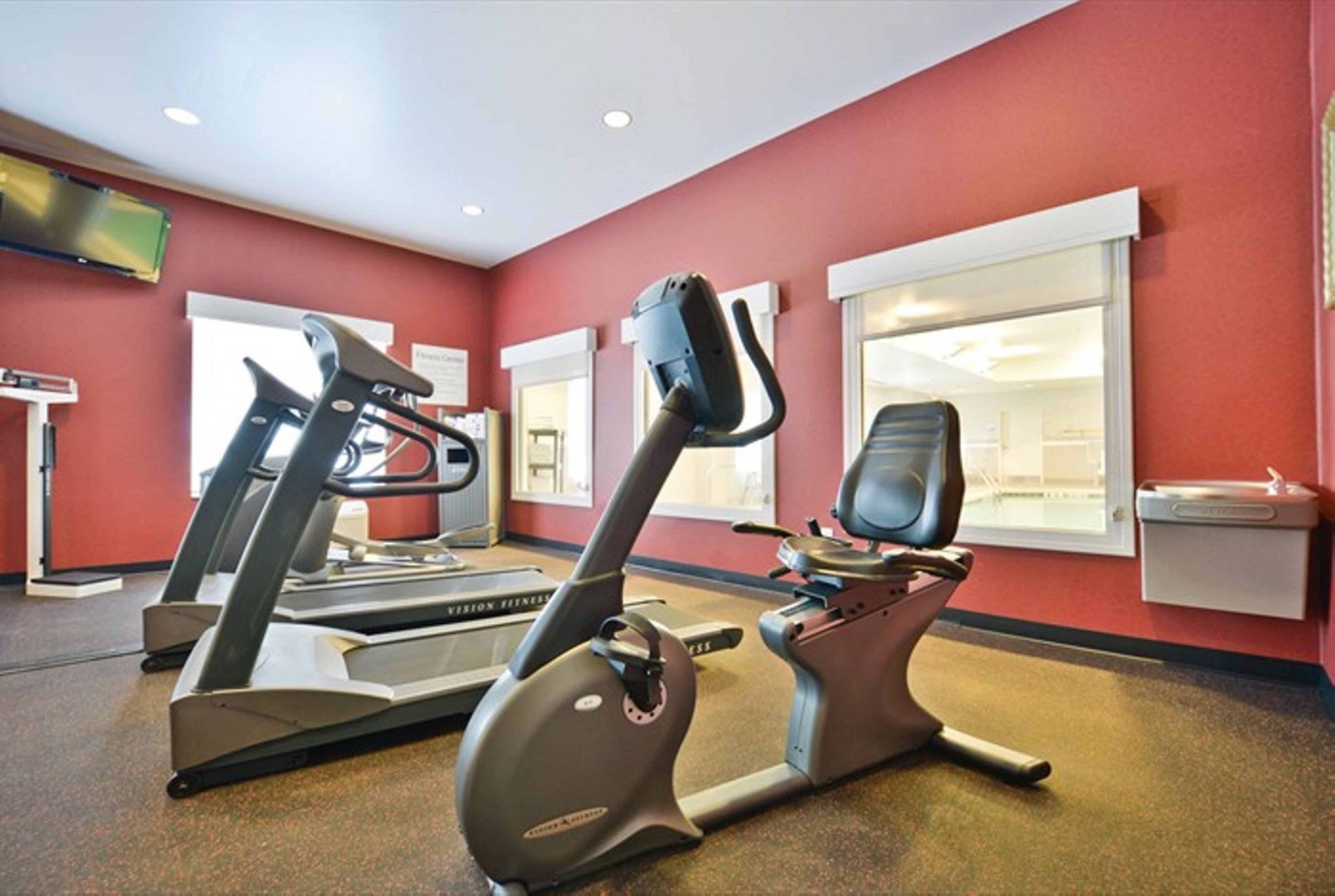 Holiday Inn Express Hotel Amp Suites Utica 34/58