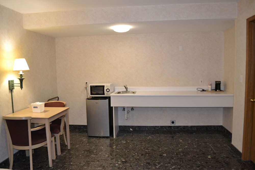 Travelodge by Wyndham Niagara Falls 24/32