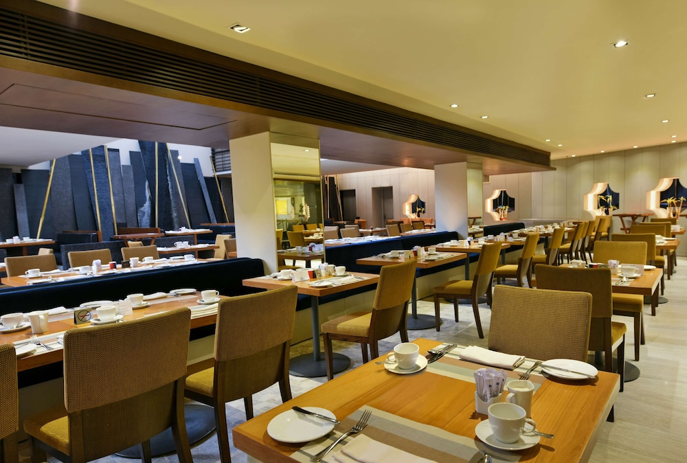 Radisson Blu Dhaka Water Garden 63/83