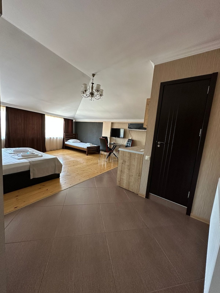 Piano Hotel 24/51