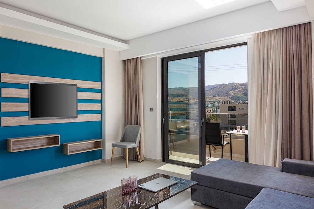 Sapphire Blue Suites 72/87