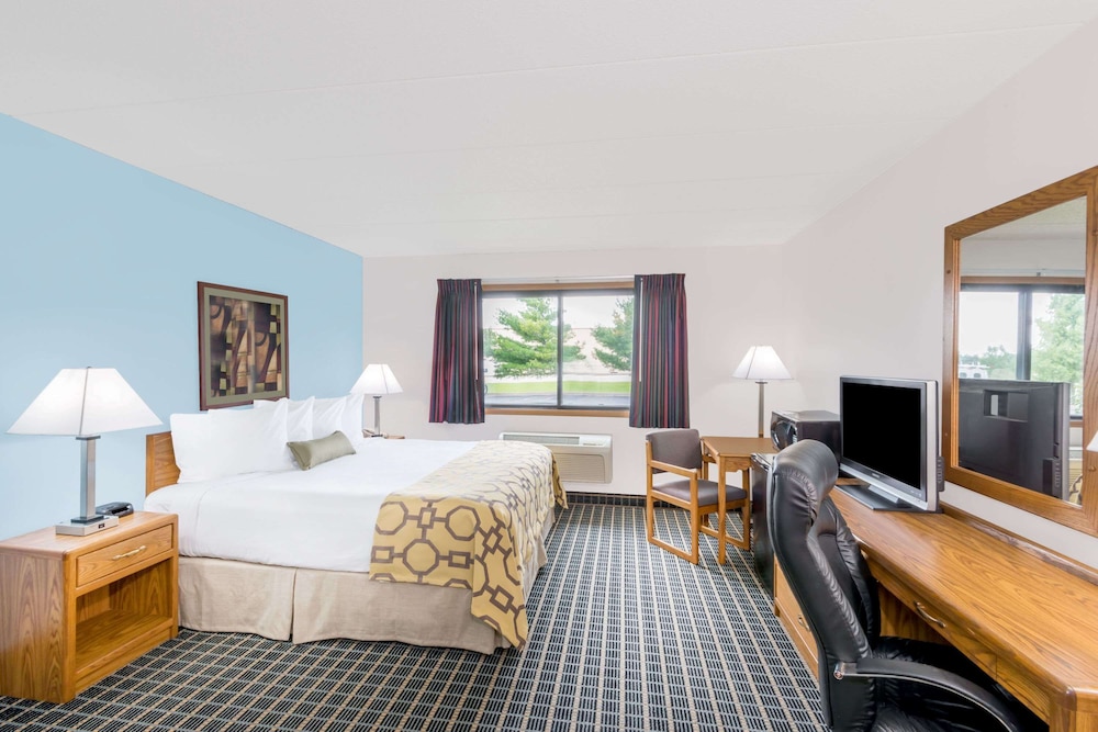 Baymont by Wyndham Marshalltown 7/26