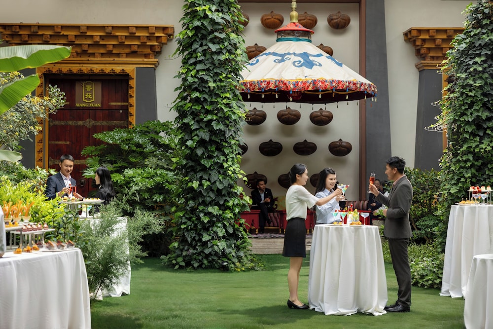 Shangri-La Resort Shangri-La 4/50