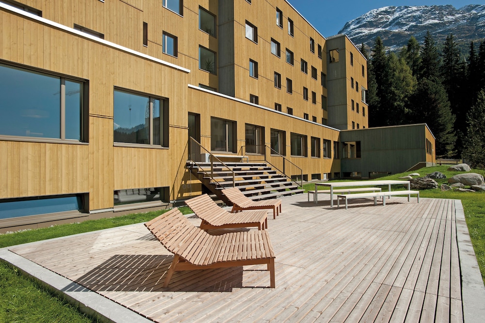 Youth Hostel 4/63