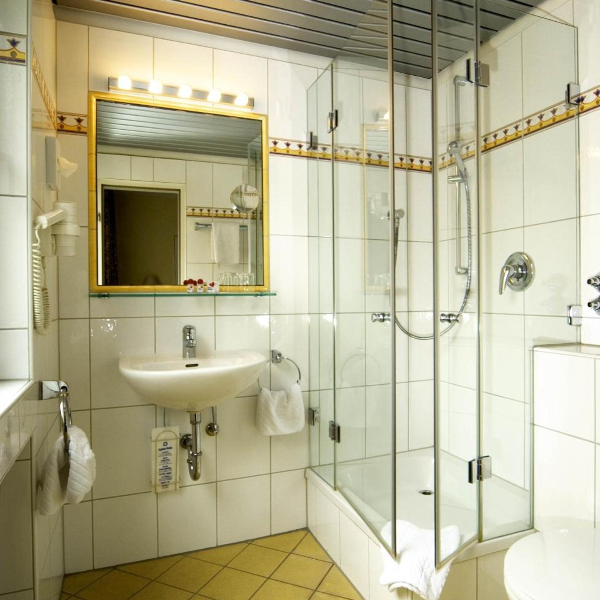 غرفة ثلاثية، Hotel Ludwig Superior 2/3