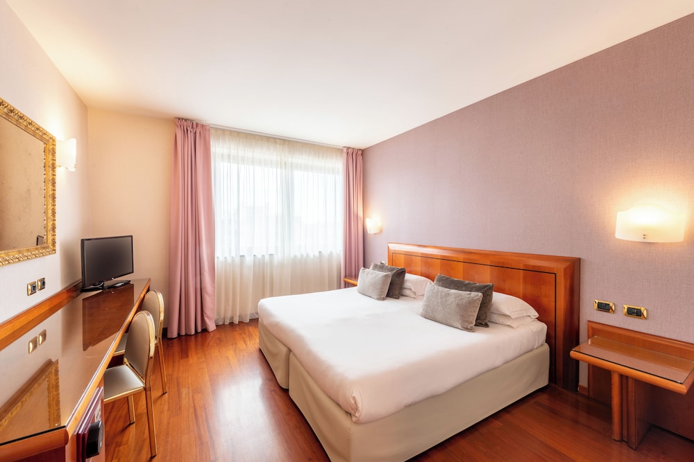 غرفة سوبيريور بسرير مزدوج أو سريرين منفصلين، Hotel Palace Verona 6/10