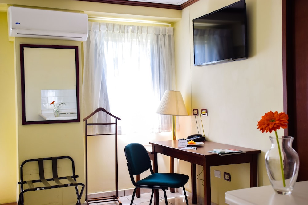 Gardenia Inn Hotel 57/67