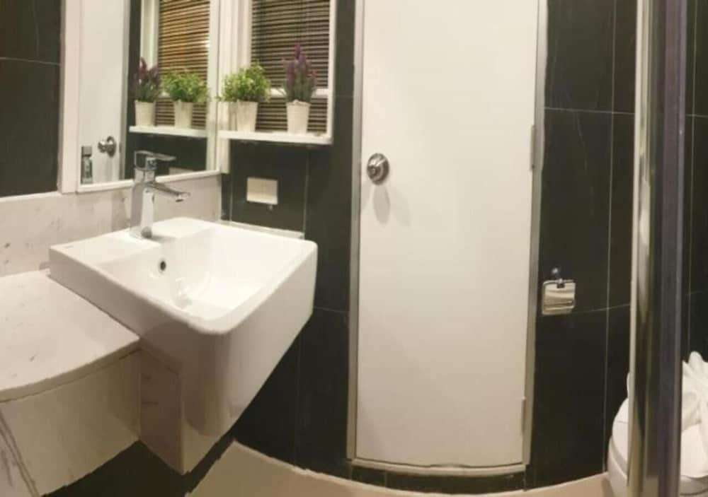 Vinary Hotel Bangkok 28/30