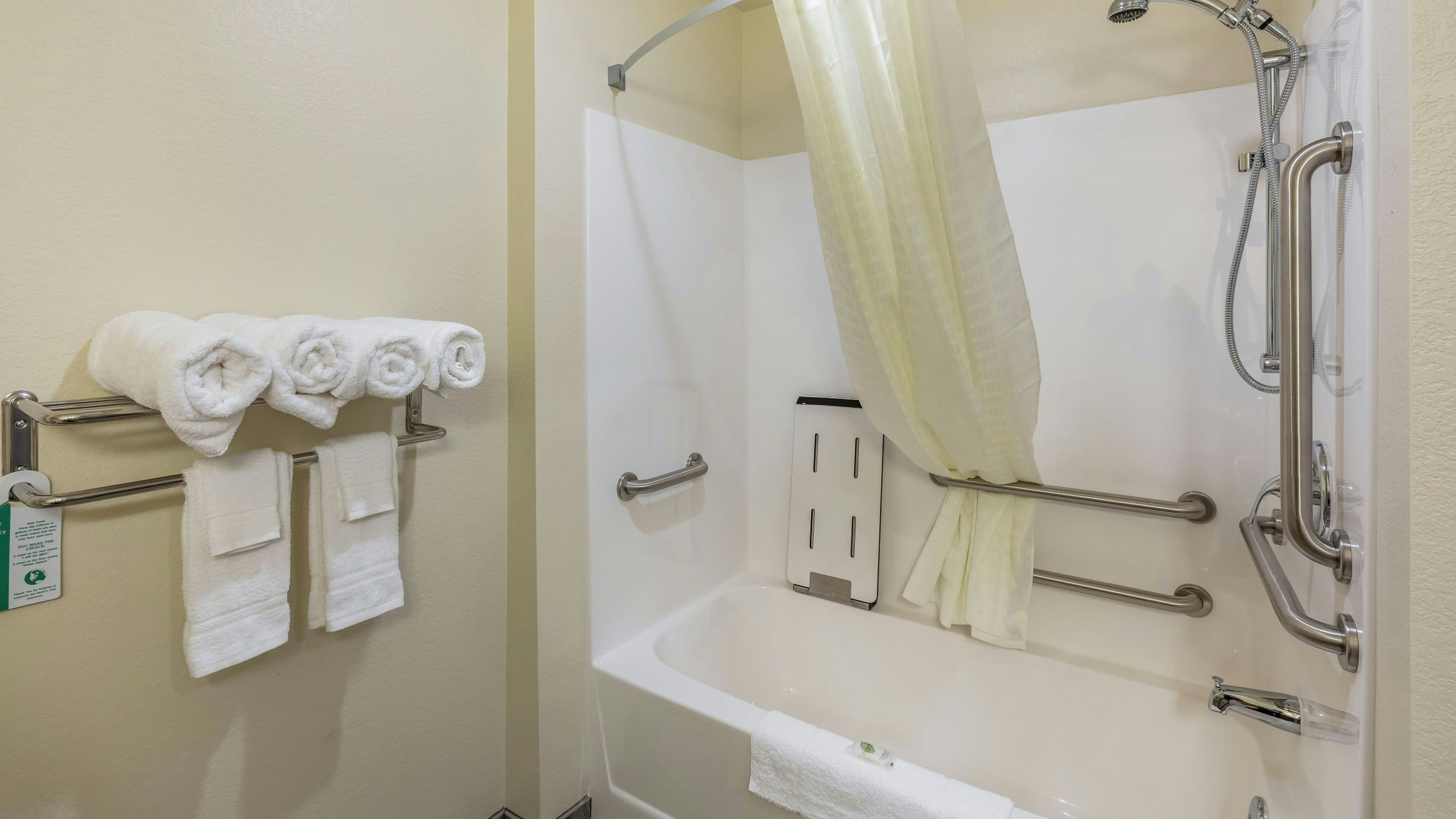 Cobblestone Hotel & Suites - Hartford 56/57