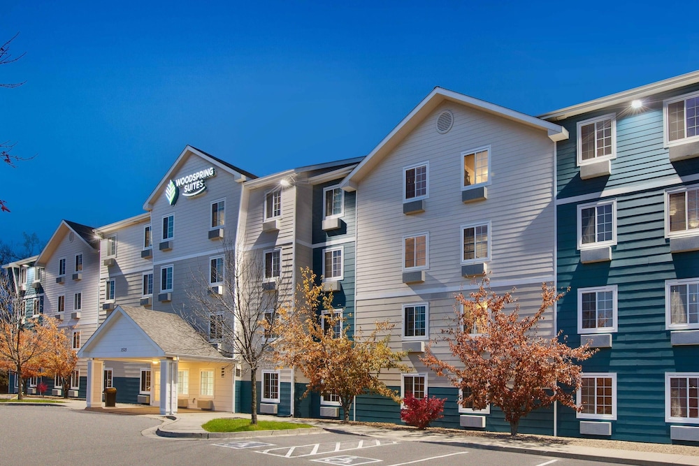 WoodSpring Suites Council Bluffs 7/51