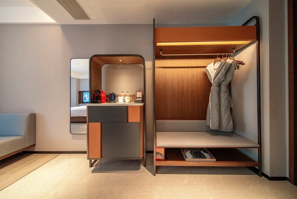 UrCove by Hyatt Chengdu Wenshufang Chunxi Road 11/50