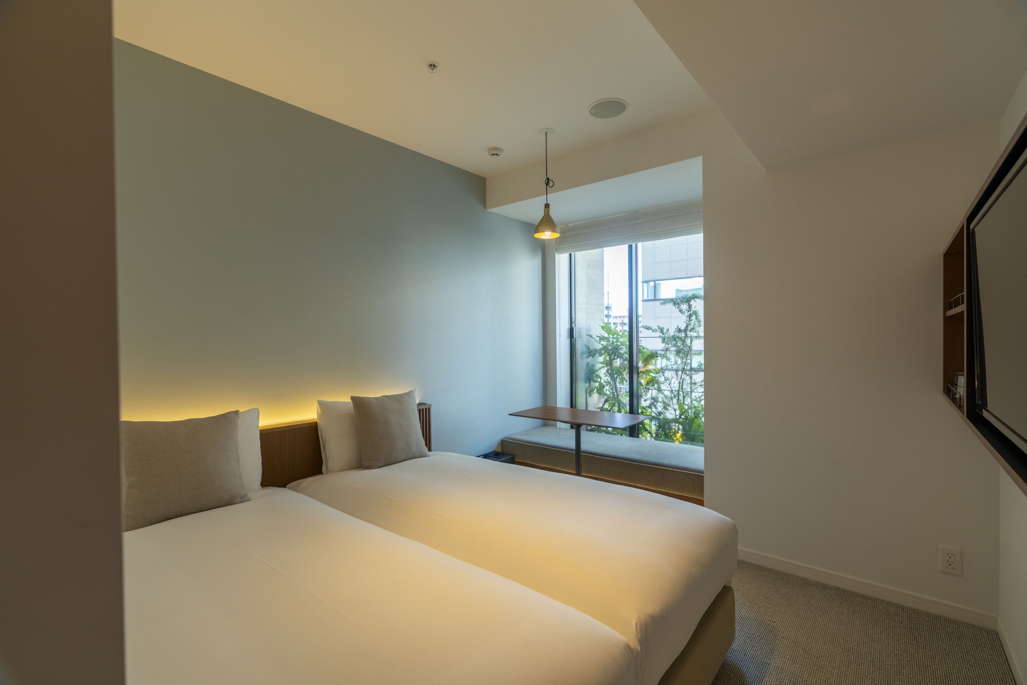HOLLYWOOD, TWIN BEDS