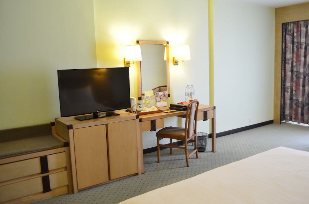Cambodiana Hotel 38/50