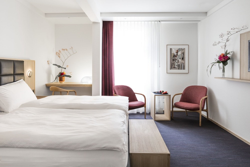 HOTEL BASEL 10/50