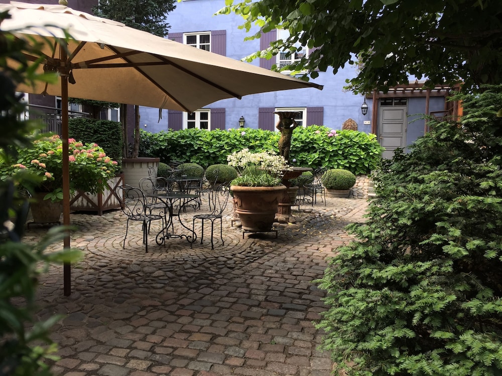 Villa Provence Hotel 56/61