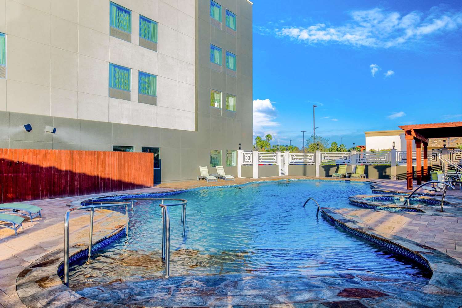 La Quinta Inn And Suites By Wyndham Mcallen Convention Center 8/56