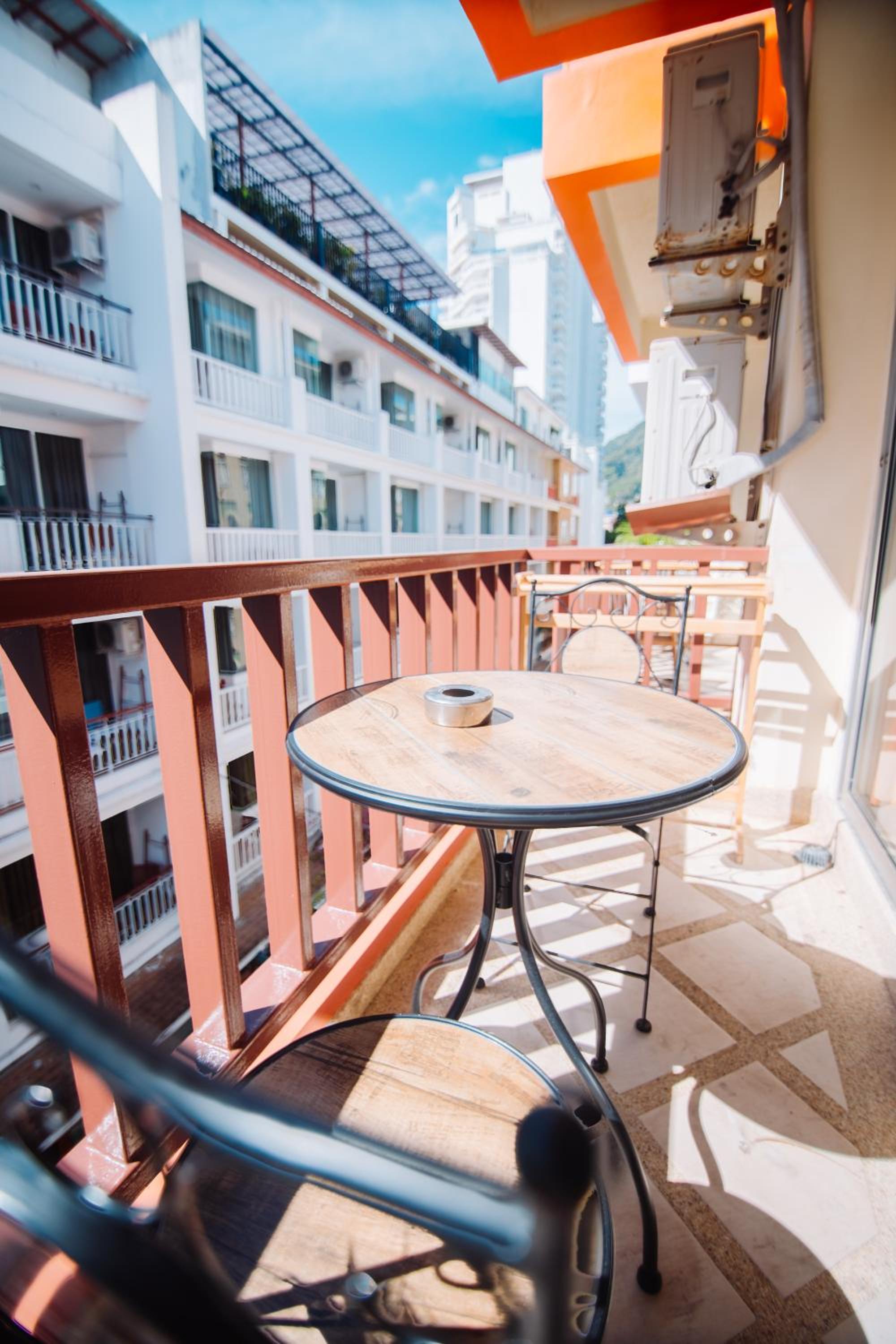 Patong Beach Side Hotel 46/50