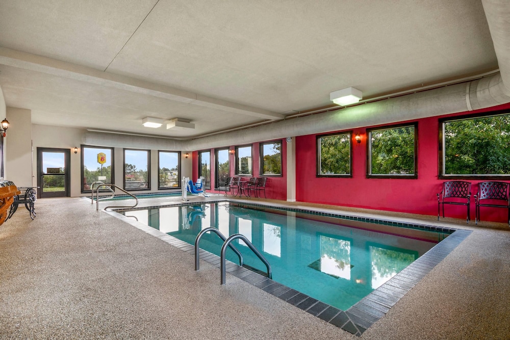 Super 8 By Wyndham Eveleth 21/49