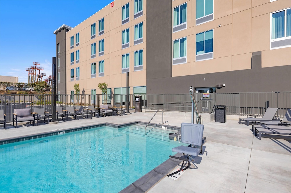 La Quinta Inn and Suites by Wyndham La Habra 58/60