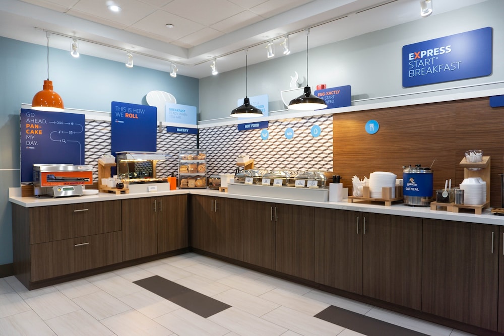 Holiday Inn Express Hotel And Suites Los Angeles Downtown West 7/55