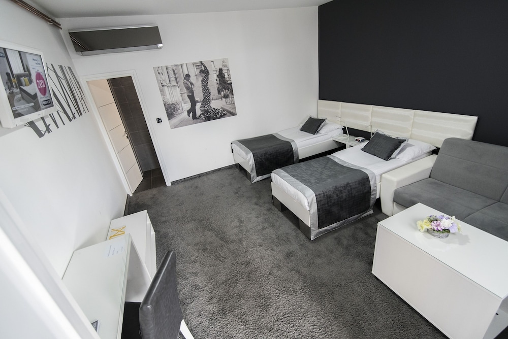 COOL ROOMS ZAGREB AIRPORT 46/62