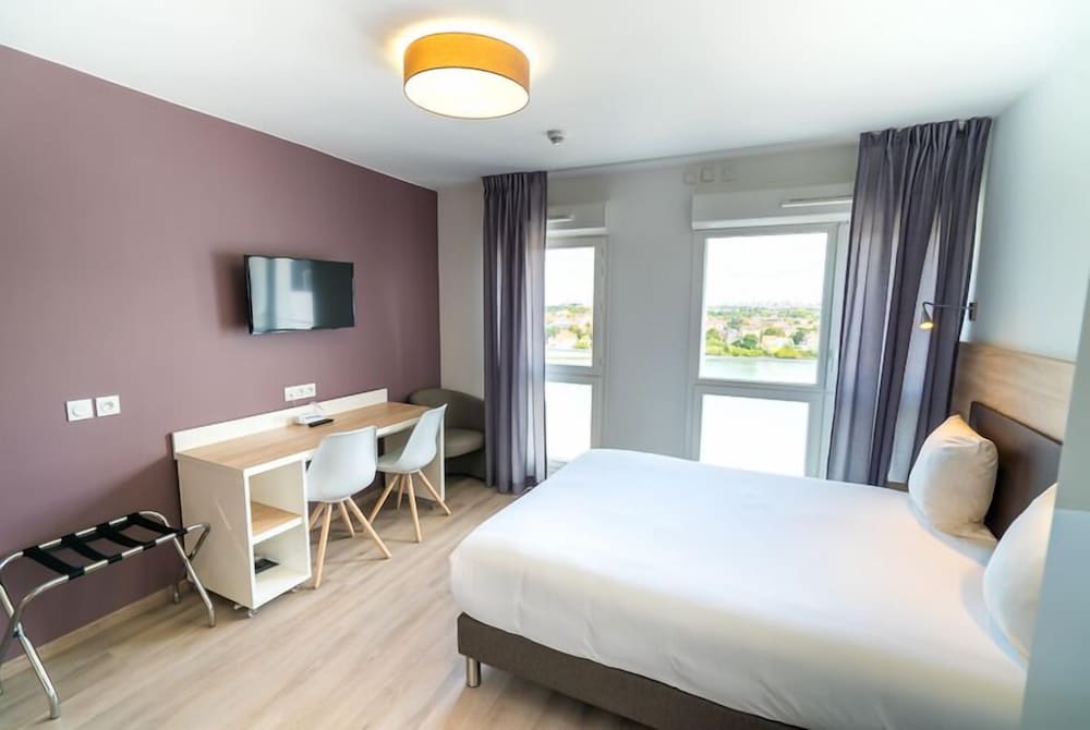 Studio, Queen Bed, River View, Sofa, Terrace