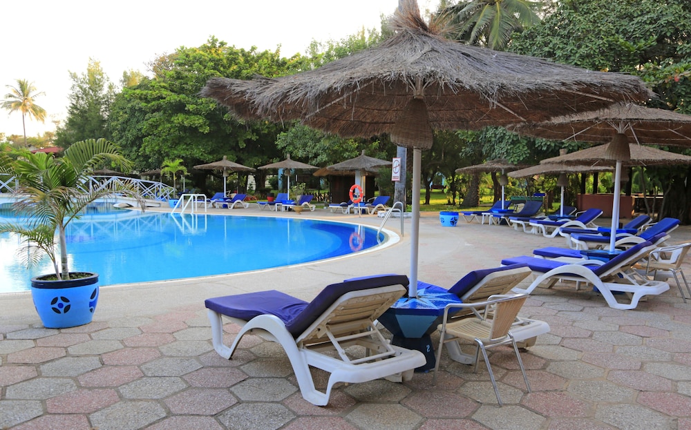The Kairaba Beach Hotel 15/75