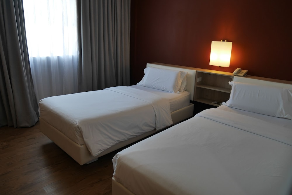 Circle Inn Hotel and Suites 35/63