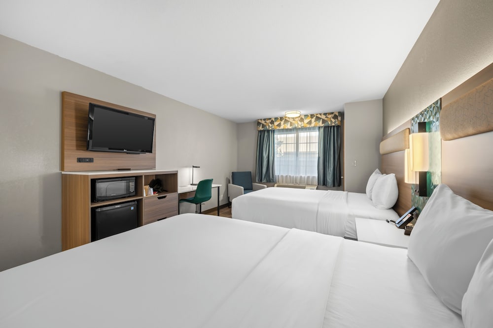 غرفة قياسية بسريرين كوين، Econo Lodge Inn & Suites Santa Fe, NM 2/10