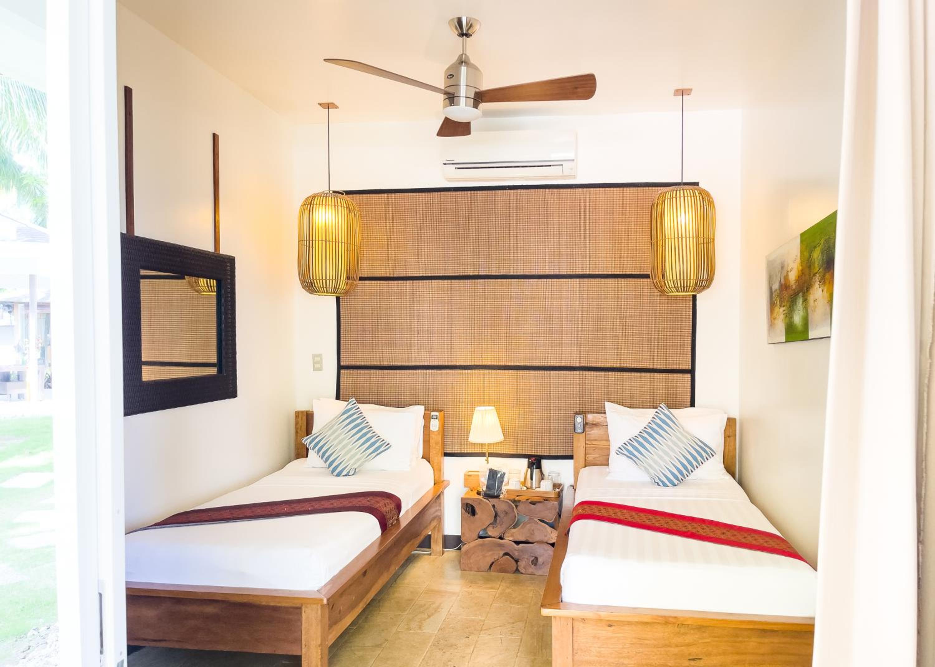 Family, Cottage, Queen and Twin Beds, Pool Side
