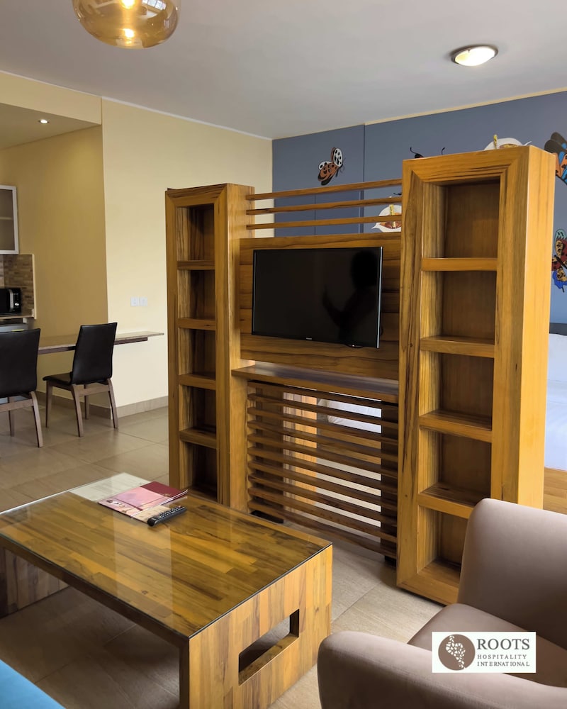 Roots Hotel Apartment 46/57