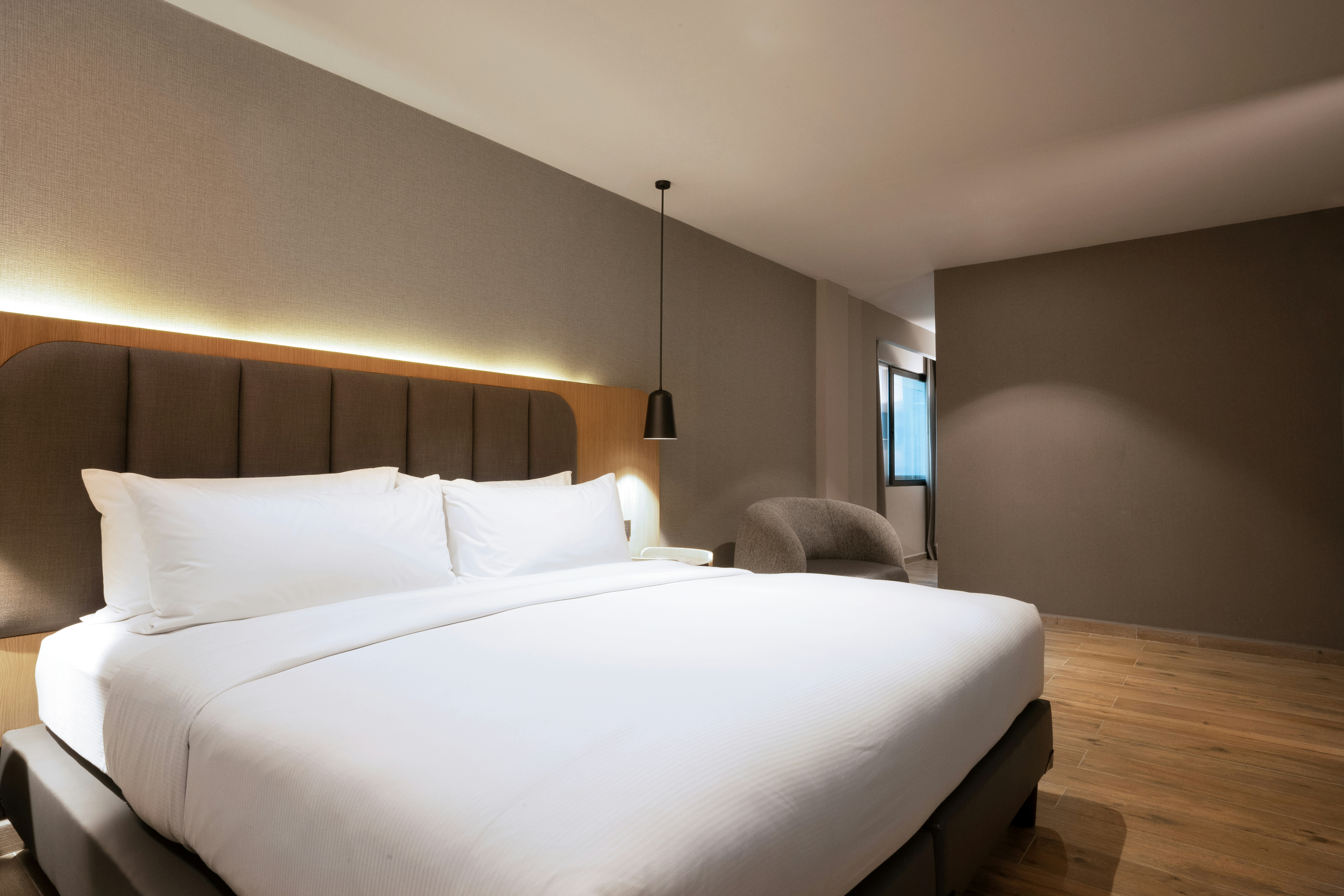 JUNIOR SUITE, KING BED