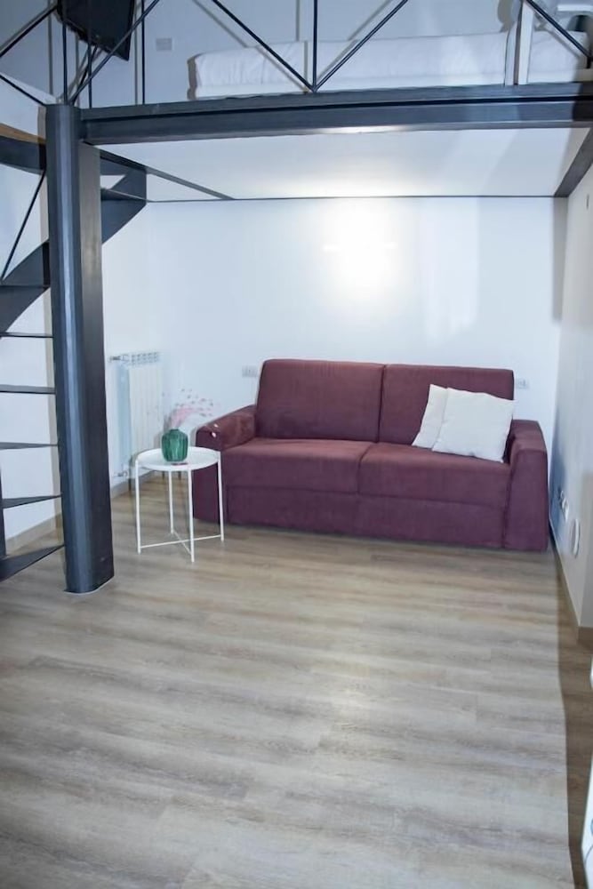 Easy Milano Rooms And Apartments Navigli 29/46