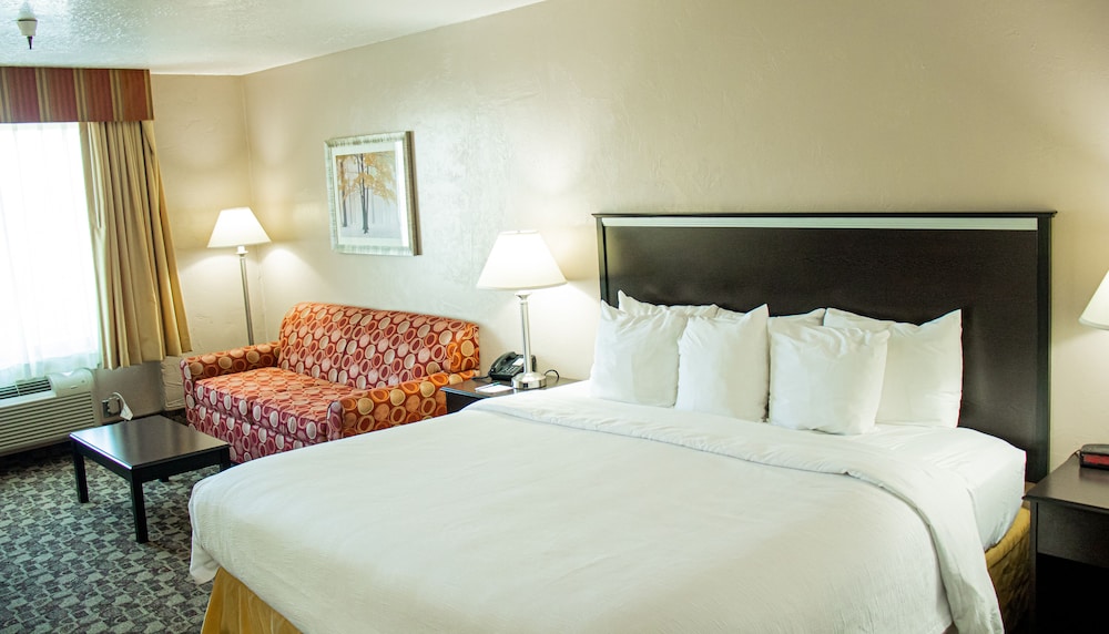 Quality Inn Vernal Near Dinosaur National Monument 4/43