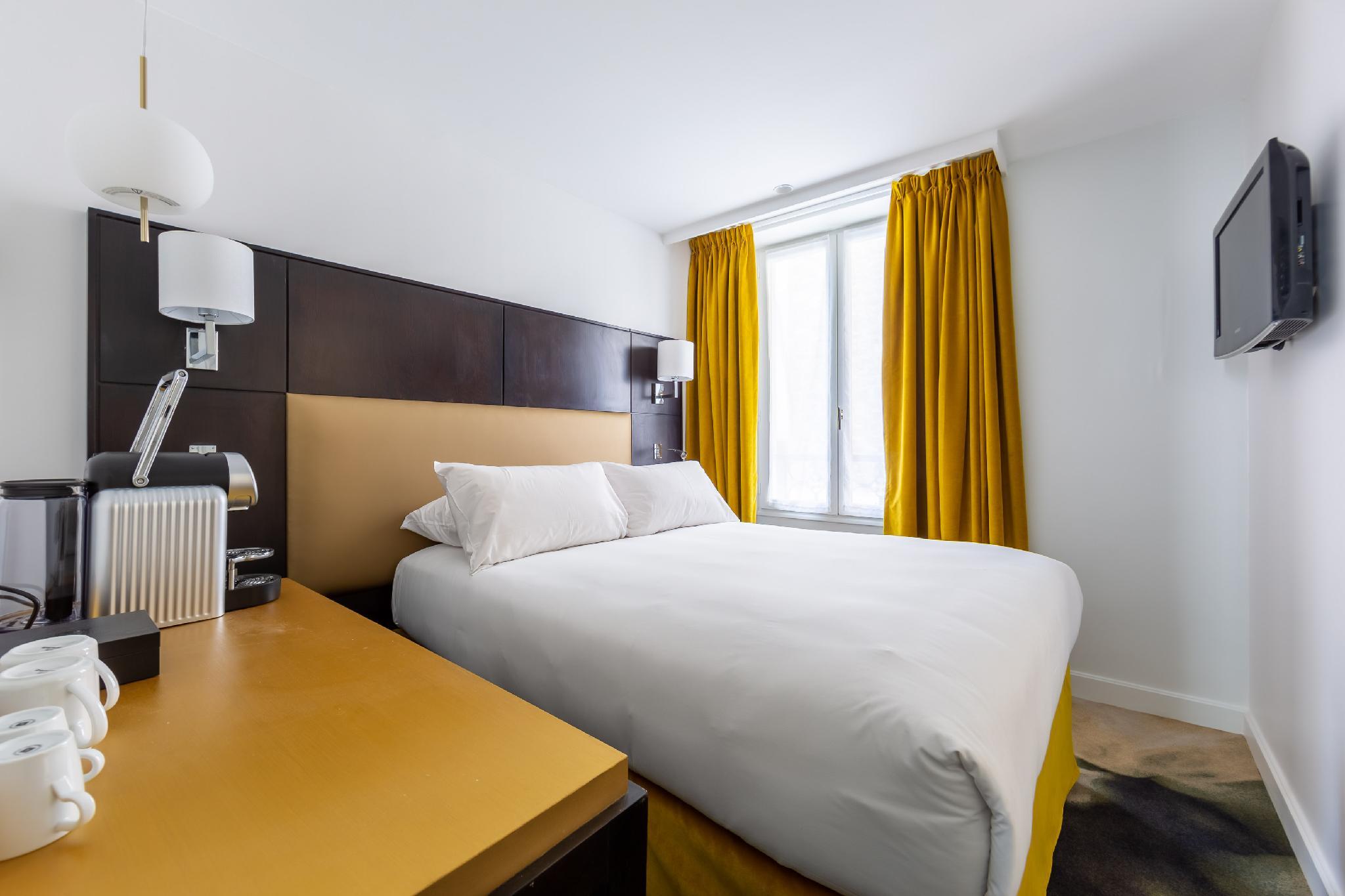 ROOM, SINGLE