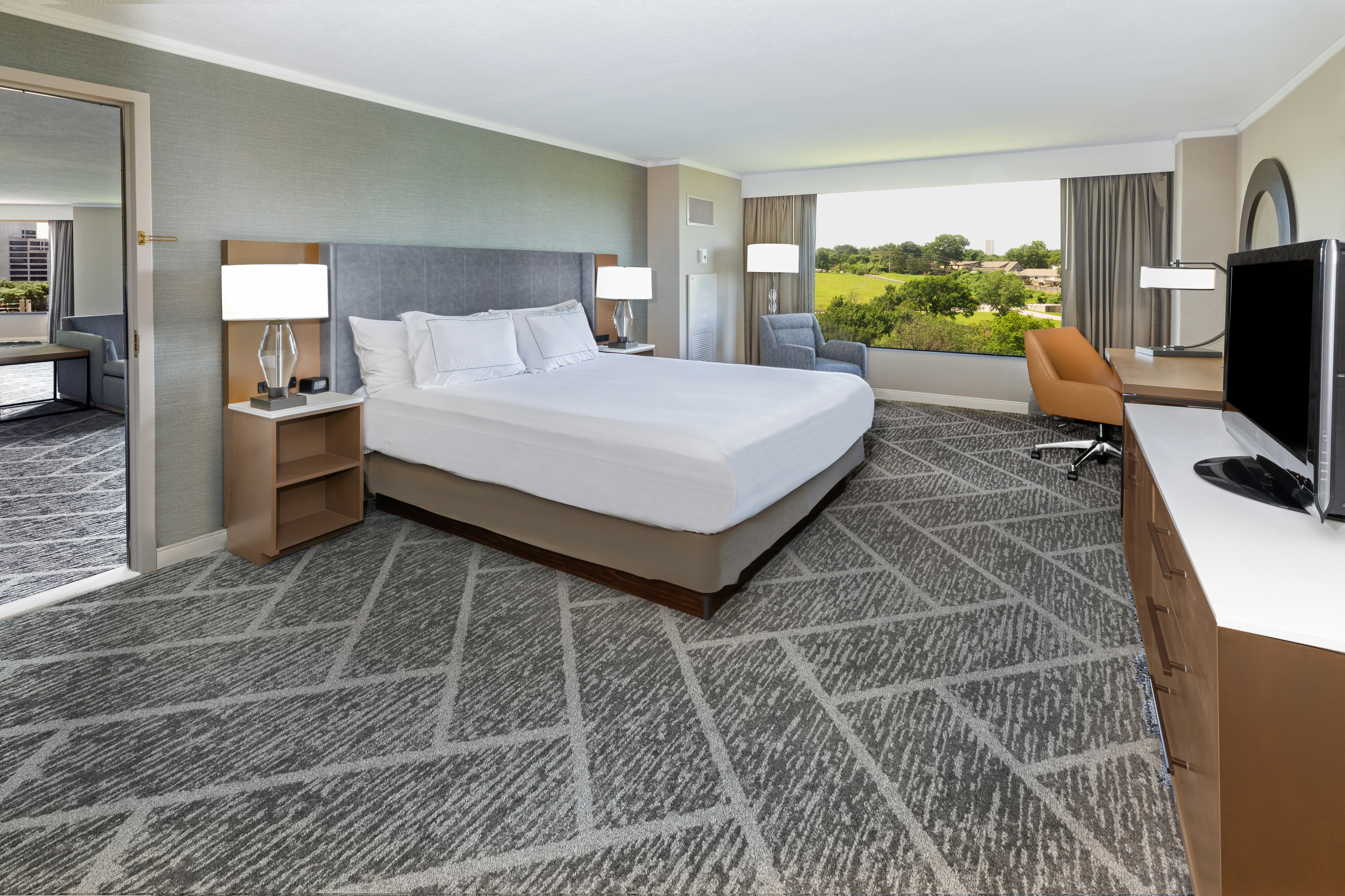 2 ROOMS, SUITE, KING BED, PARLOR