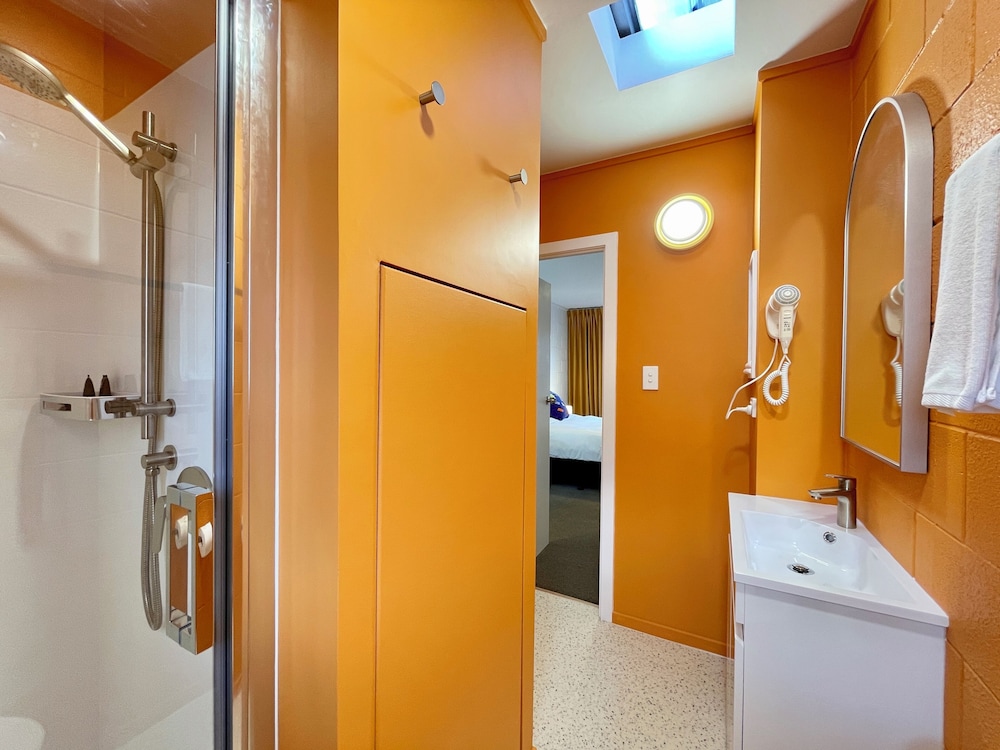 Mt Eden Motel 50/50