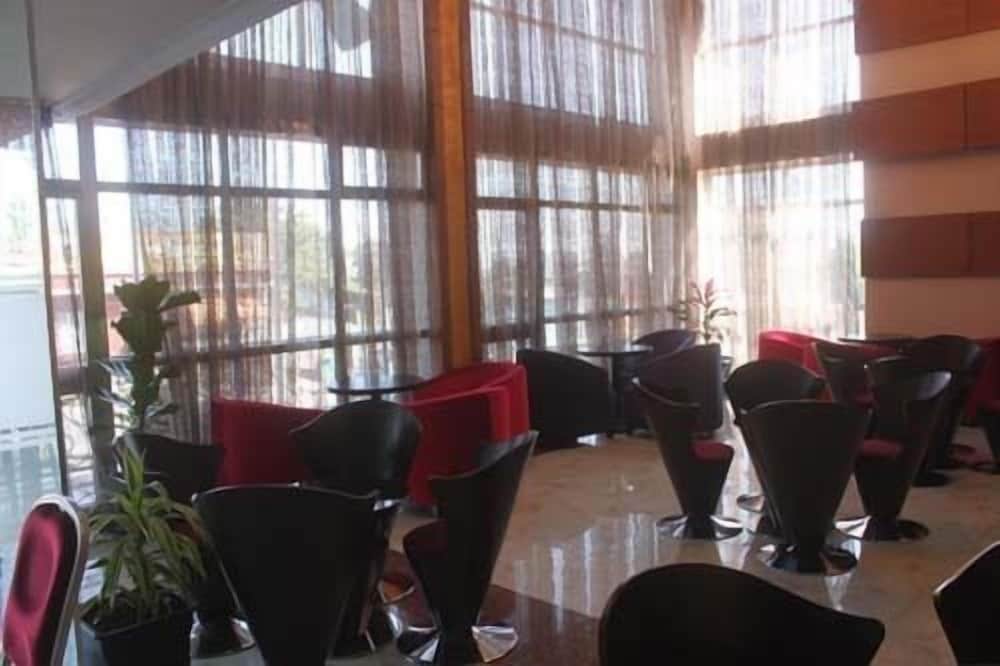 Tirar International Hotel 18/25