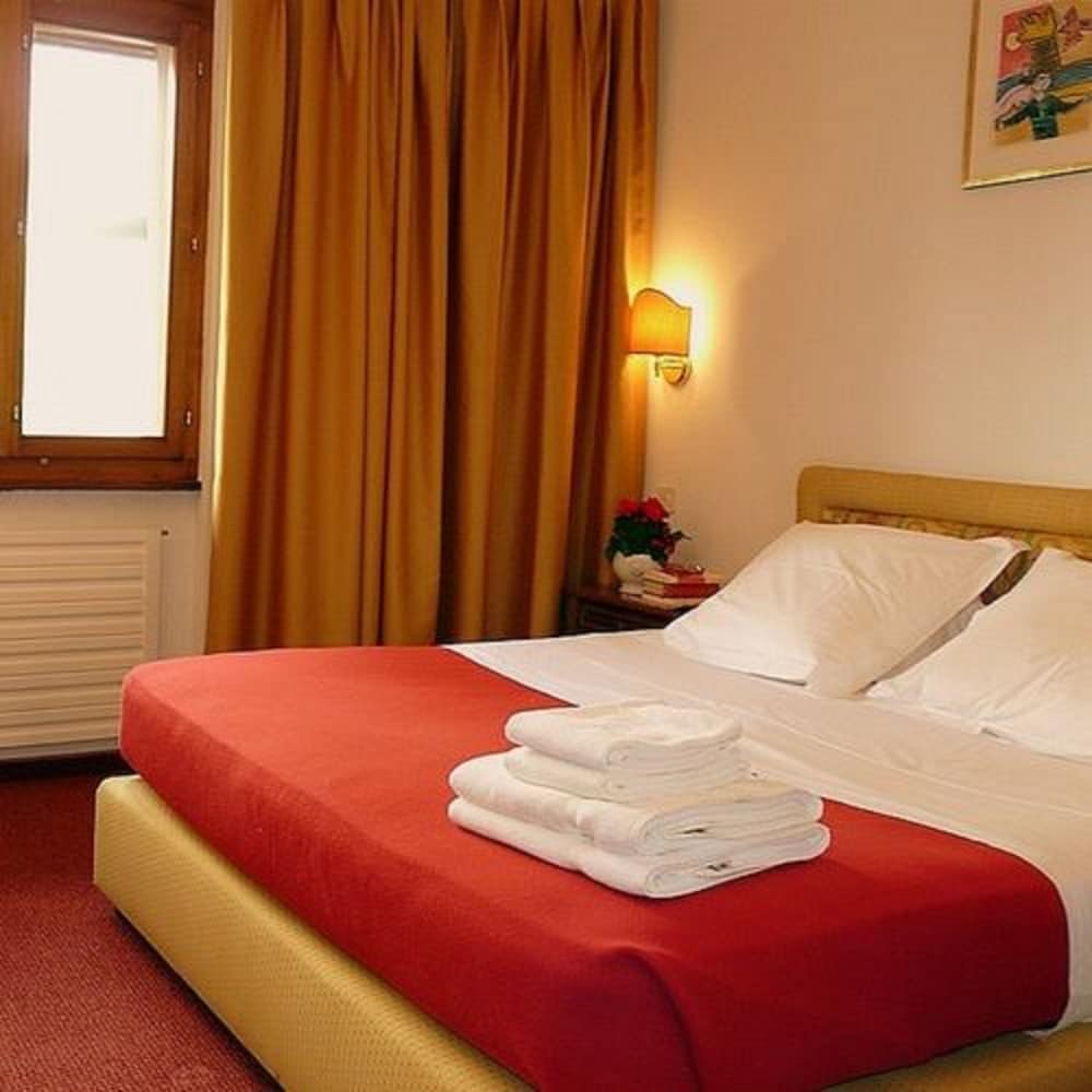 De La Foret Hotel 8/66