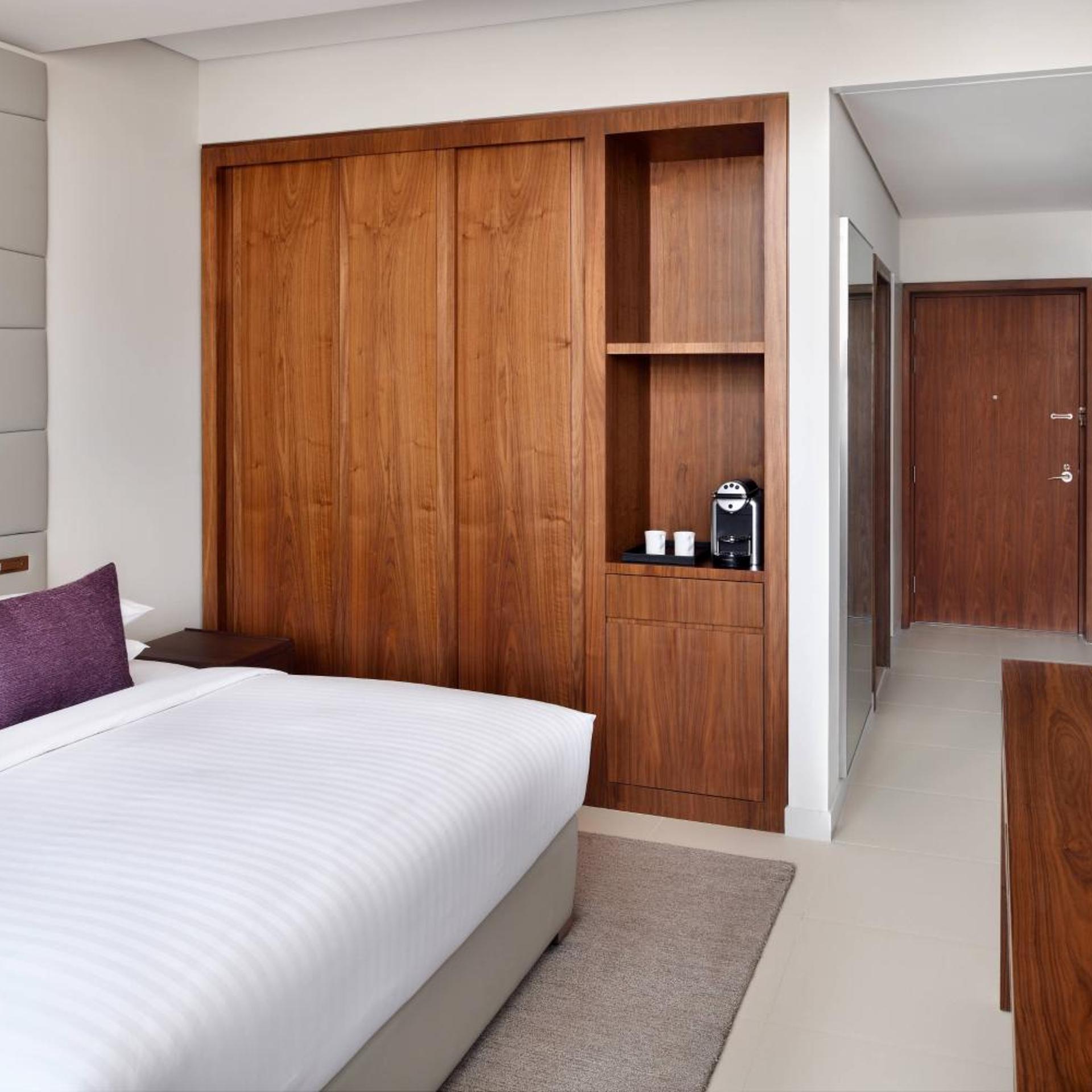 Guest Room, Deluxe, King Bed
