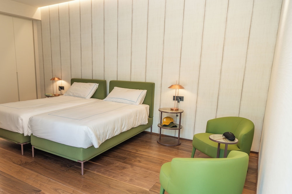 2 Bedrooms, Master, Suite, King and Twin Beds, Sea Side, Gallia Palace Hotel 3/4