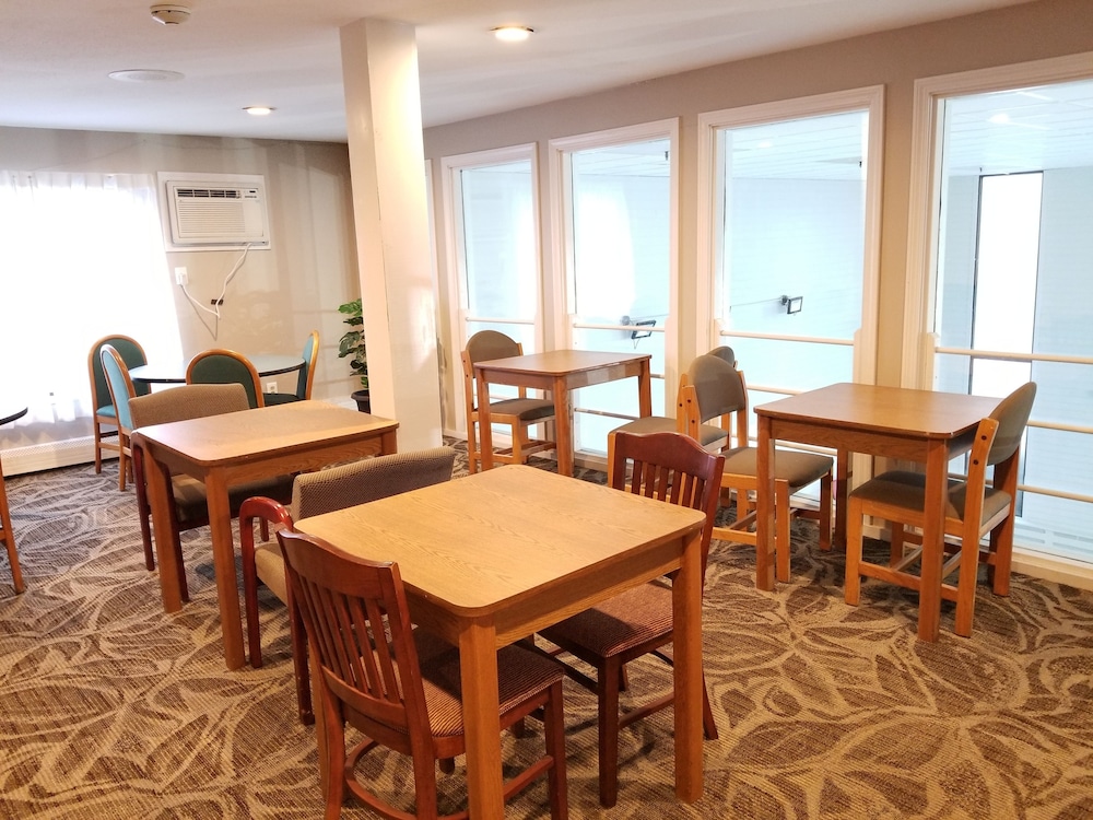 Hampton Village Resort 47/54