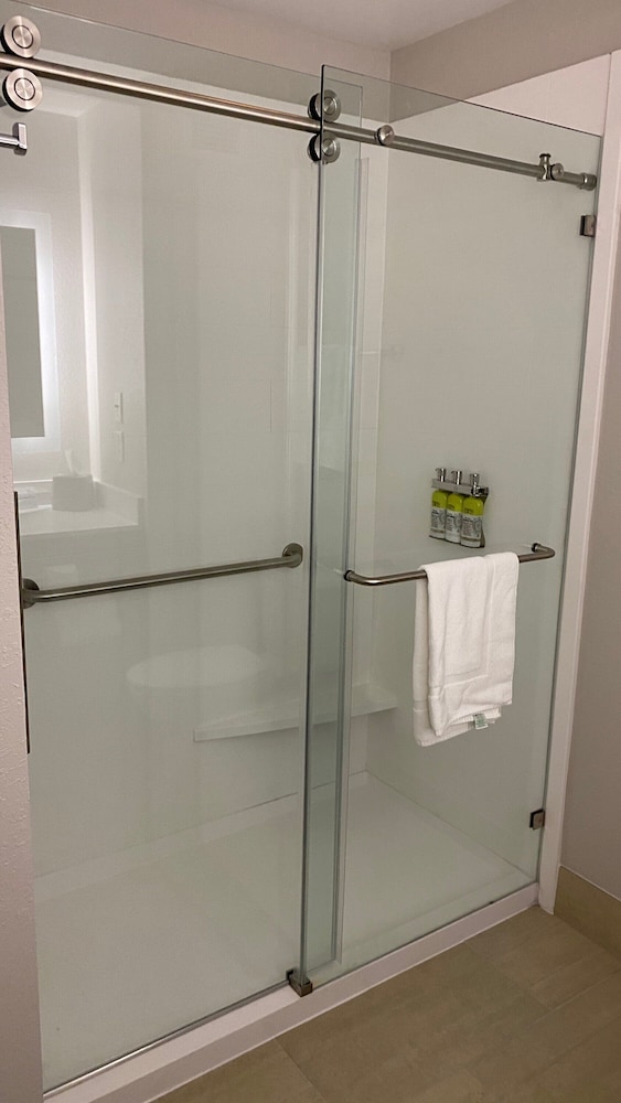 Holiday Inn Express Hotel And Suites Weston 20/54