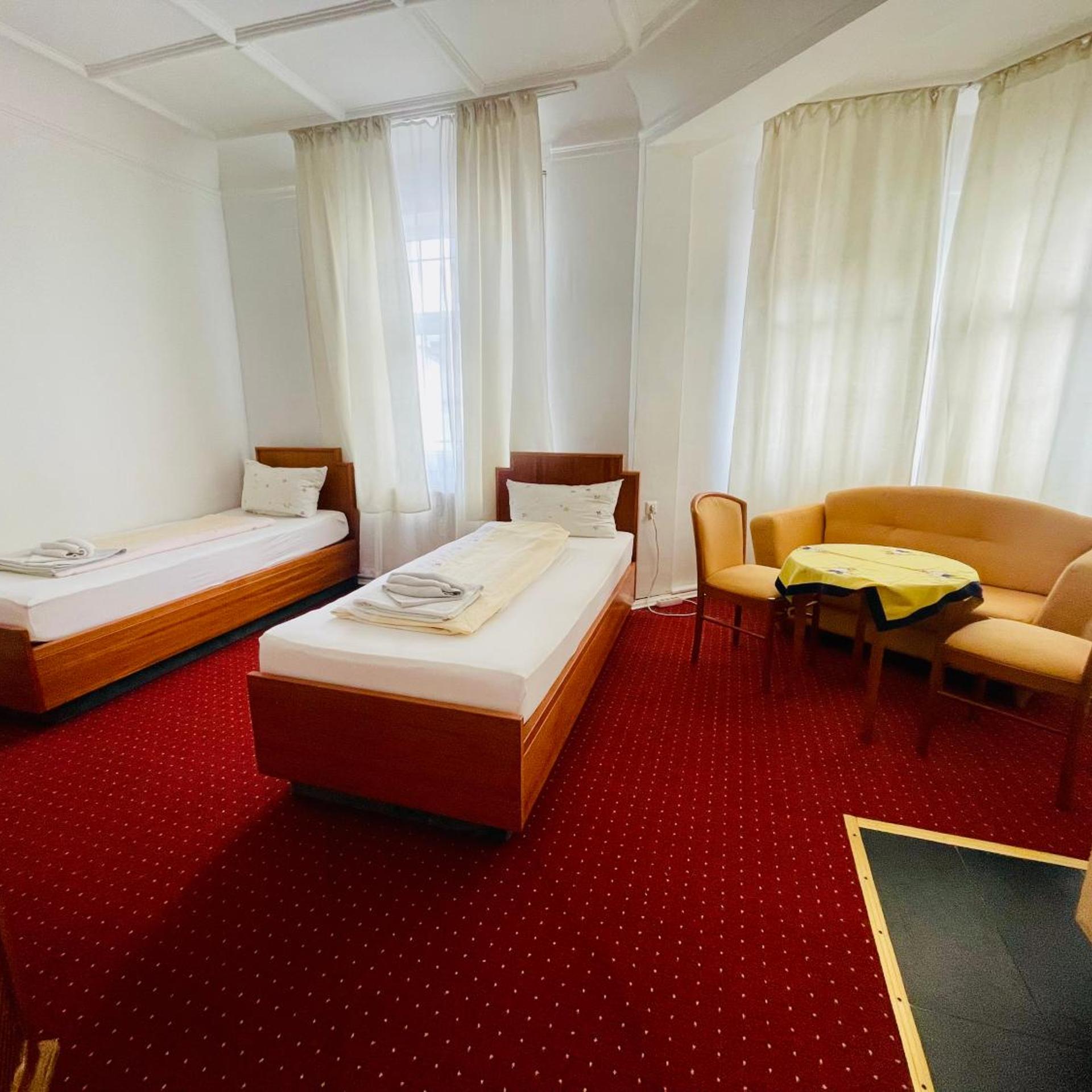 Hotel Pension De Lux 6/19