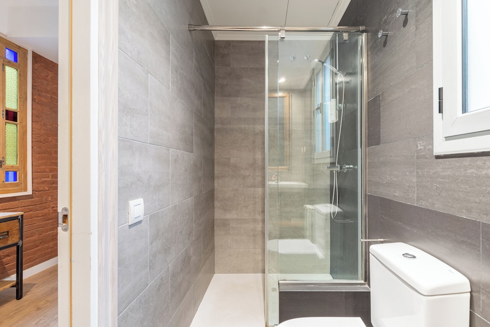 Fuster Apartments 44/50