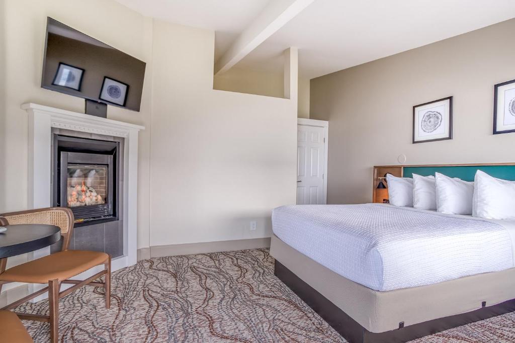Wave, Queen Bed